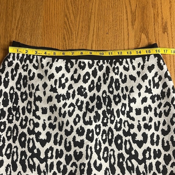 Ann Taylor pencil skirt Black white animal print Straight Mini Work Business 10 - Picture 5 of 8